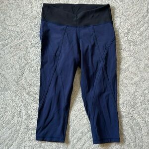 Lululemon cropped Leggings size 6
